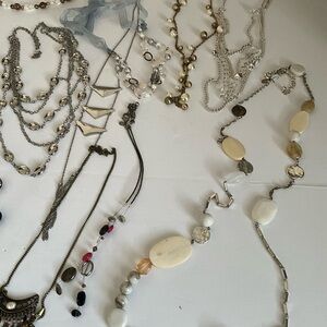 Lot of 17 Mixed Metals/Jeweled/Beaded Fashion Costume Necklaces Short/Long-